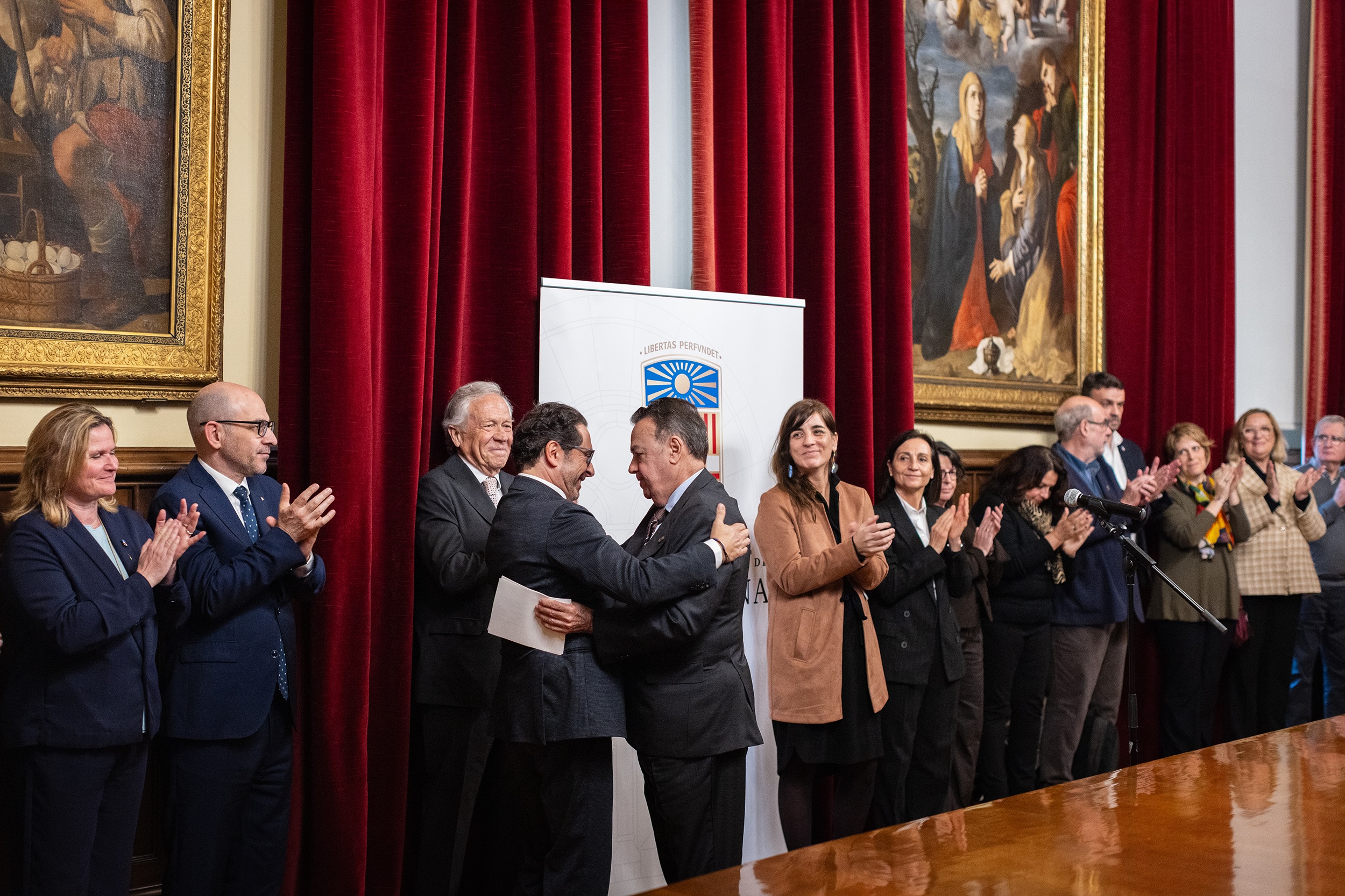 Universidad conectada con la sociedad